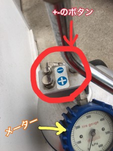 女性でも簡単！ガソリンスタンドで空気圧チェック。