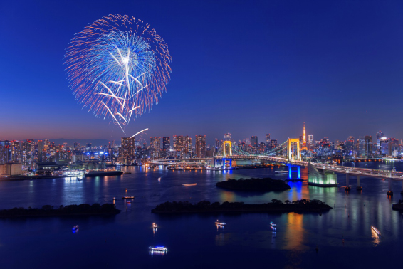 花火の上がる夜景