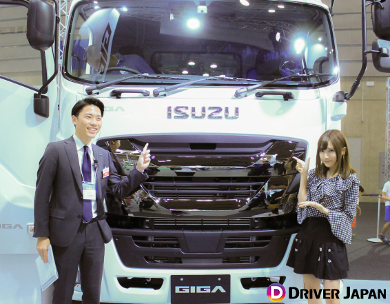 大型トラック「ギガ」をはじめとしたトラック展示