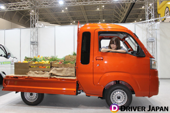 野菜を積んだ新型軽トラック「ハイゼットトラック　ジャンボ