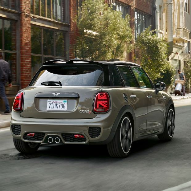 女性におすすめの車！部門別にまとめました。