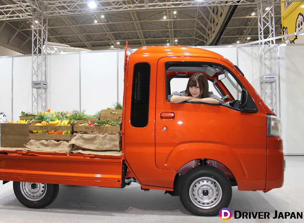 スズキ「スーパーキャリイ」に乗る高松凛@ジャパントラックショー2018