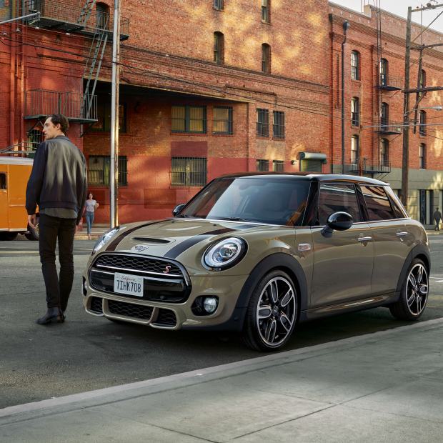 女性におすすめの車！部門別にまとめました。