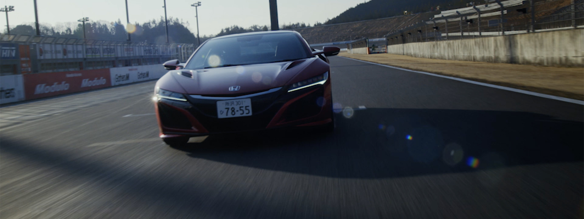 サーキットを走るNEX2