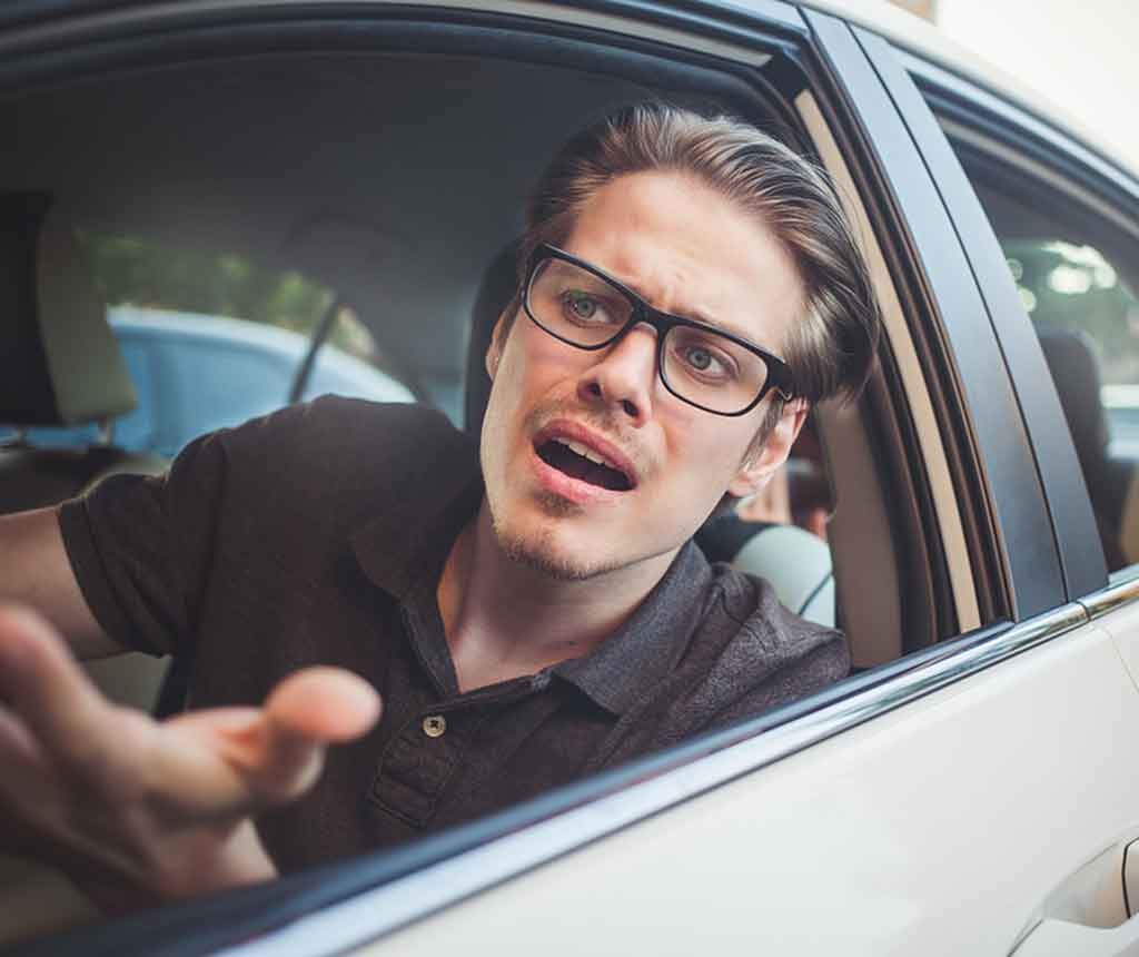 職質される男性