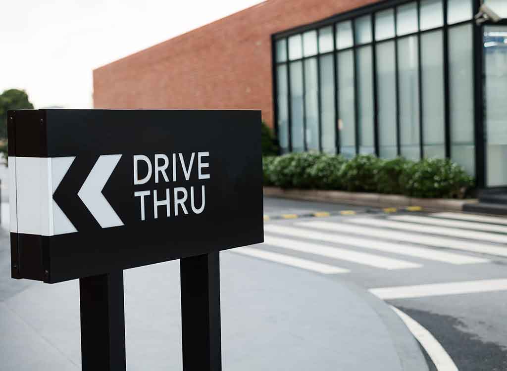 ドライブスルーの入口