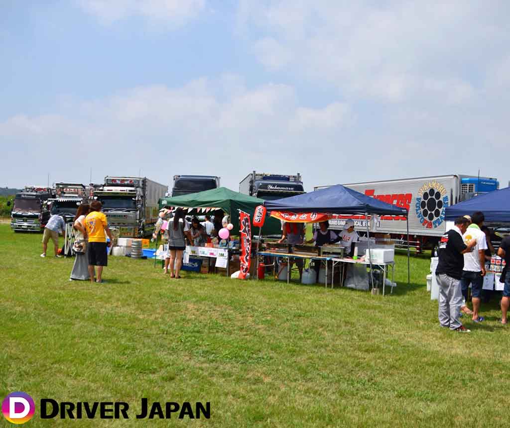 アートトラックショーでのチャリティー撮影会(DRIVER JAPAN撮影)