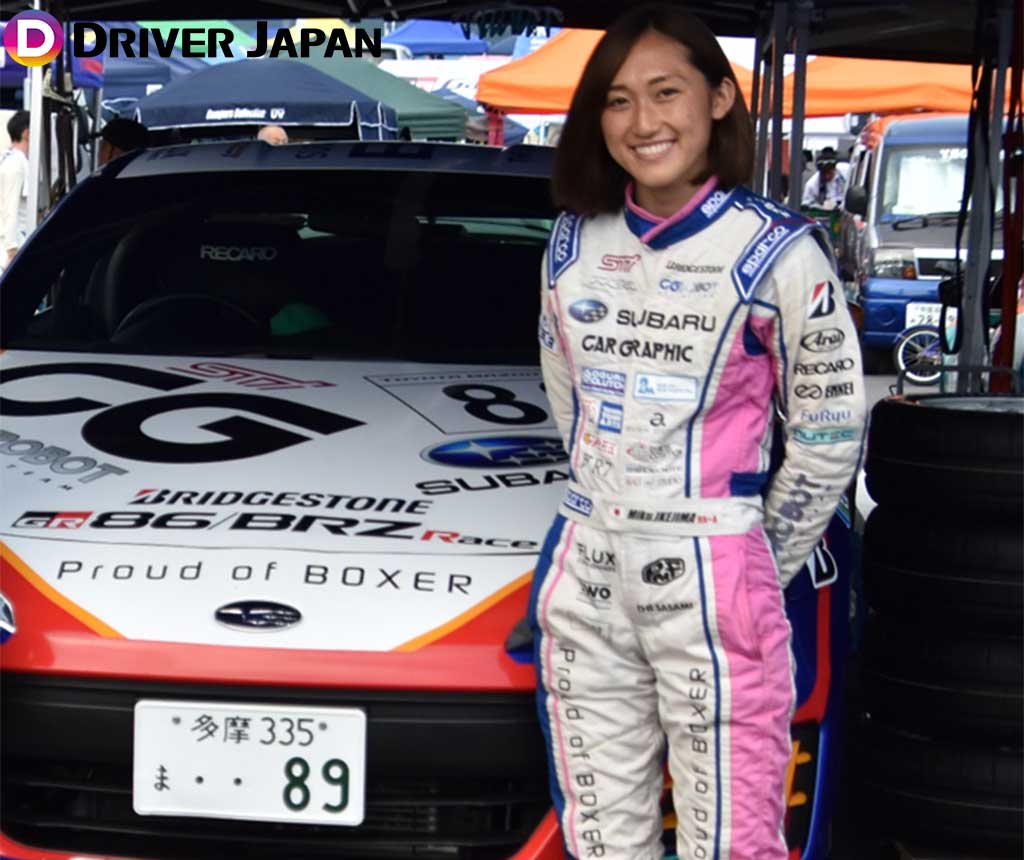 BRZの前に立つ池島実紅