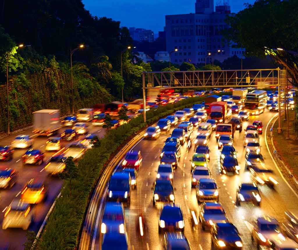 渋滞中の高速道路