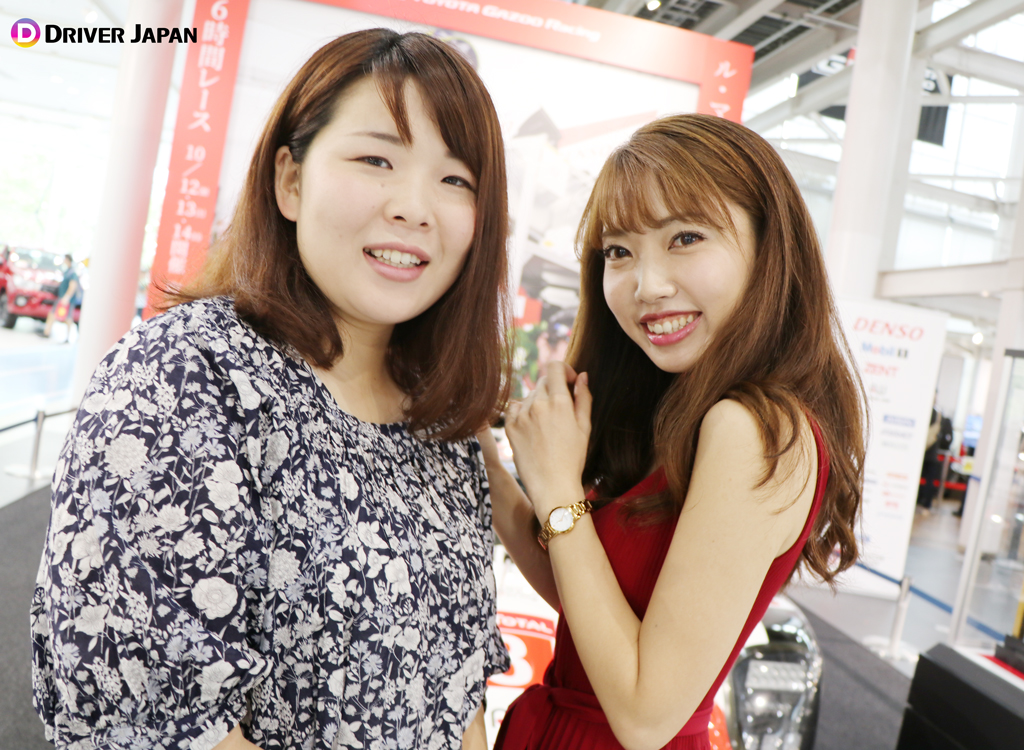 MEGAWEB「GRゾーン」で記念撮影するYUIKAちゃんとライターのあっこちゃん