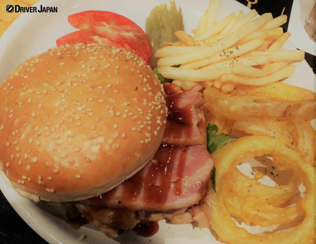 ハマーカフェのフードメニュー「ハンバーガー」