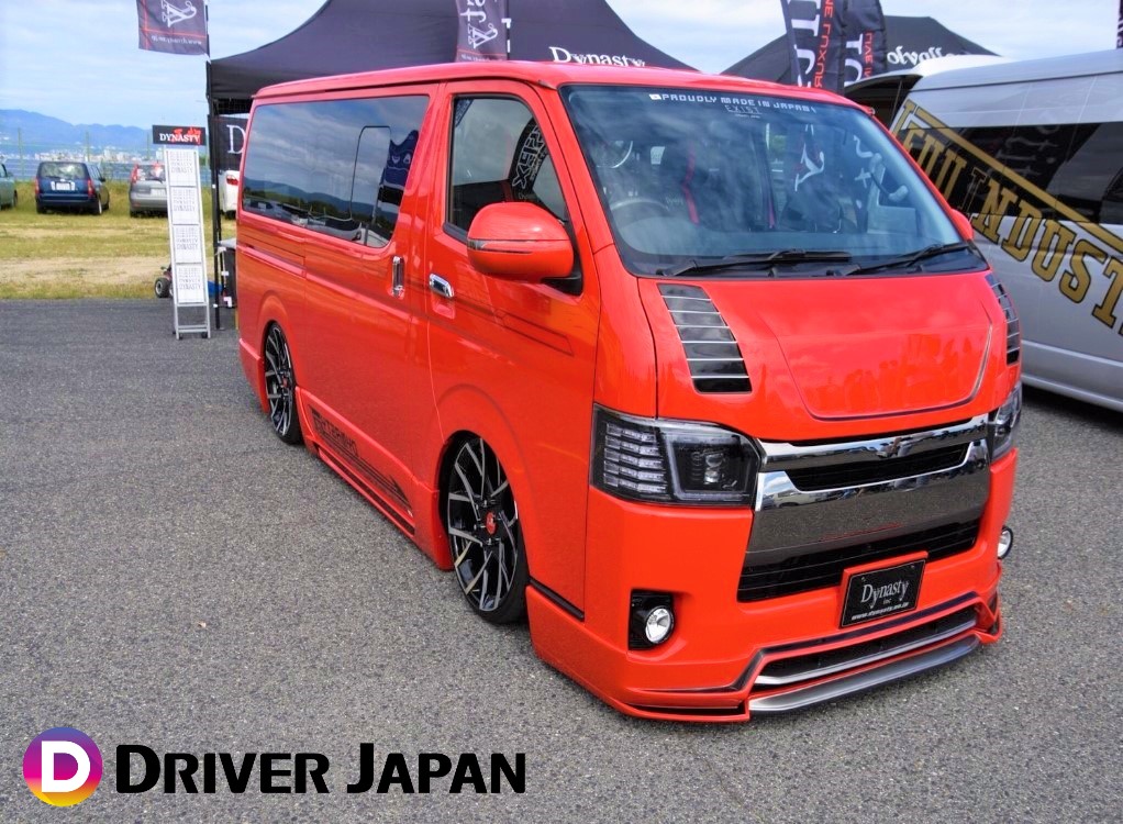 スーパーカーニバル2018参加ブースの赤黒ハイエース