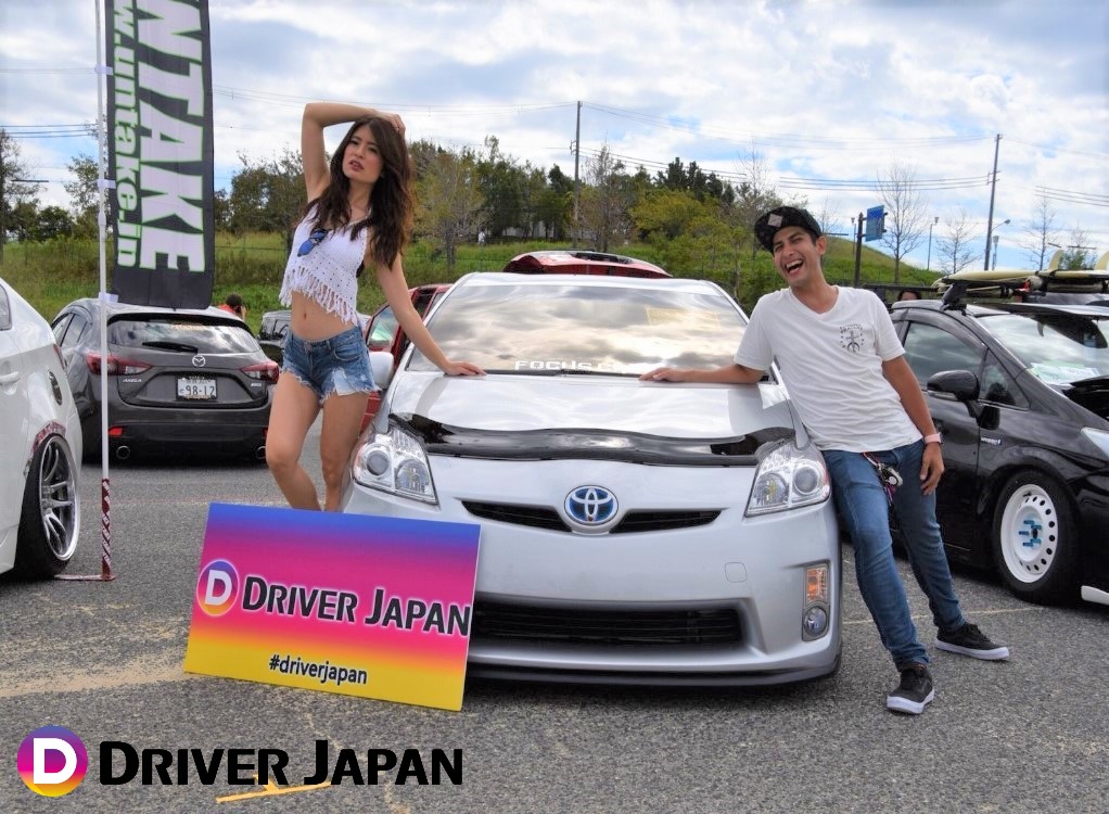 スーパーカーニバル2018参加のプリウスチームの白プリウス