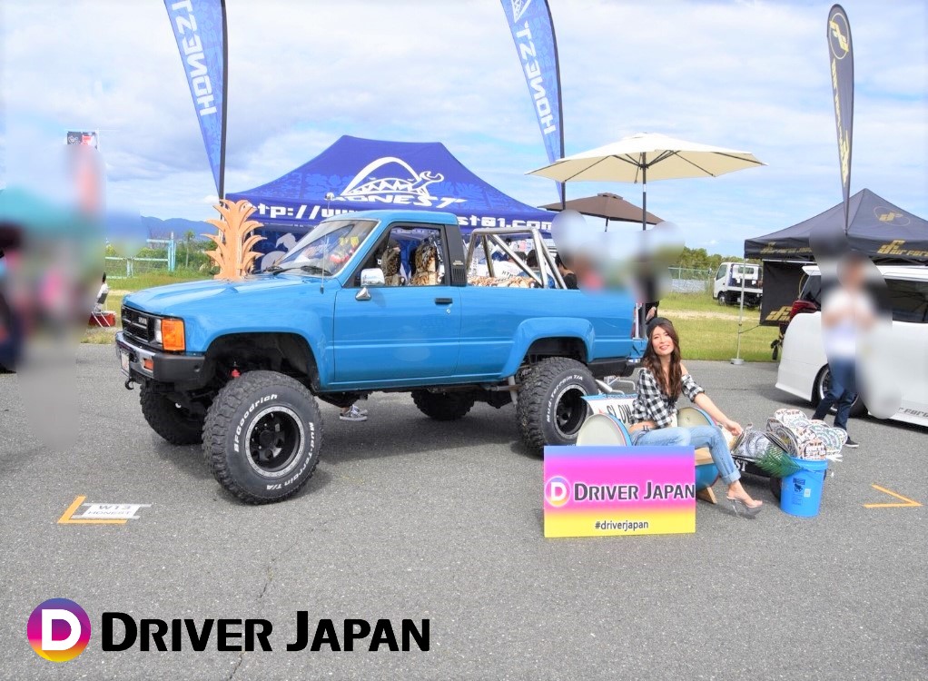 スーパーカーニバル2018参加ブースのトヨタ4WDで撮影した智花ちゃん