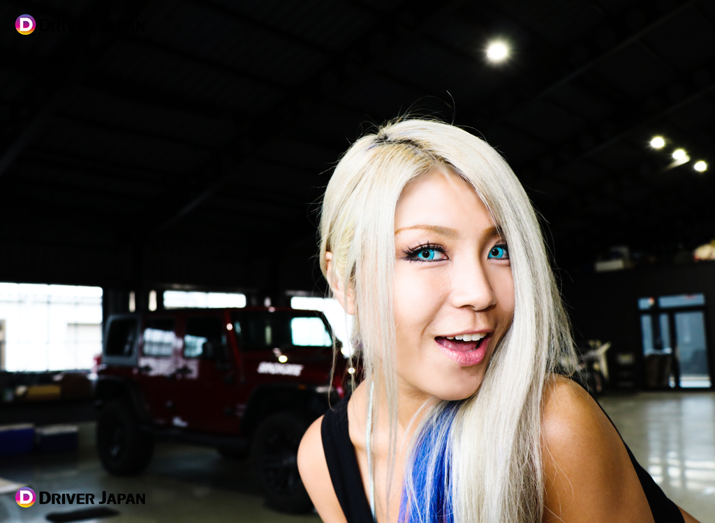 アップのDRIVER JAPAN GIRLSのLINA