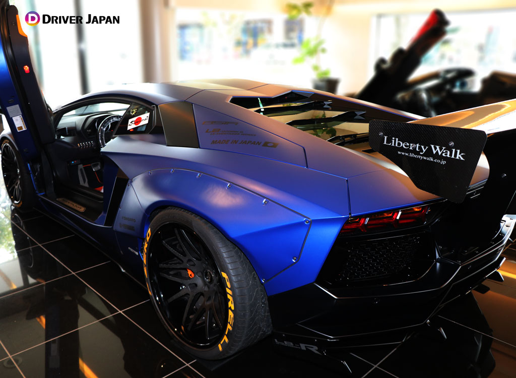 亜細亜自動車カスタム　ランボルギーニ（アヴェンタドール）後部