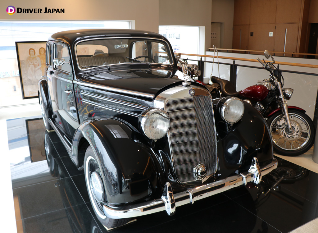 亜細亜自動車ショールー2階に展示されているメルセデスベンツ170S