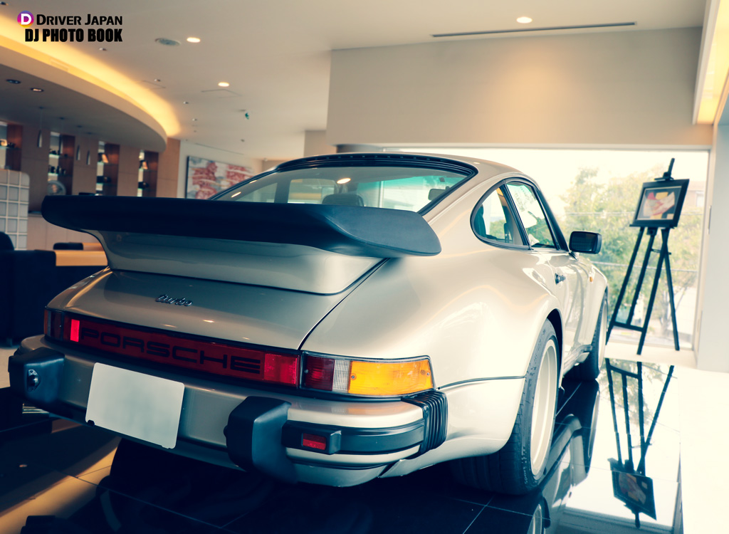 亜細亜自動車のメルセデスベンツ300SLバック