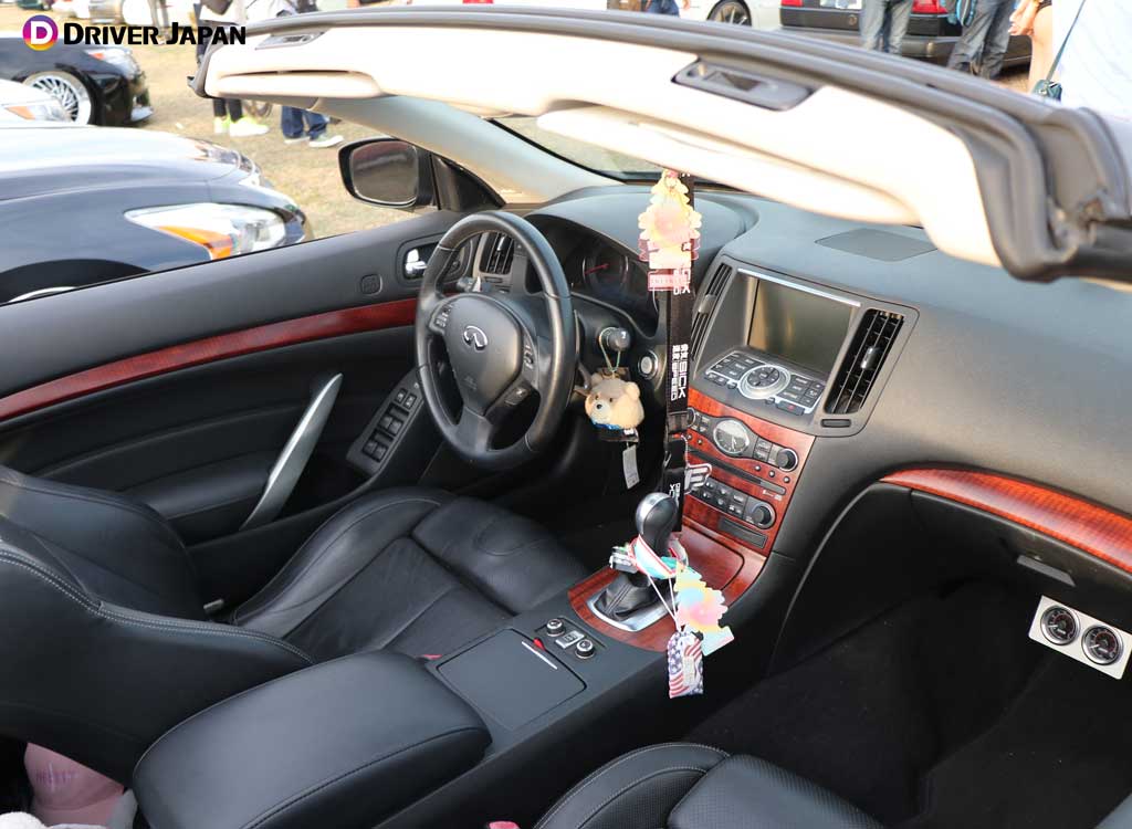 運転席　オープンカー