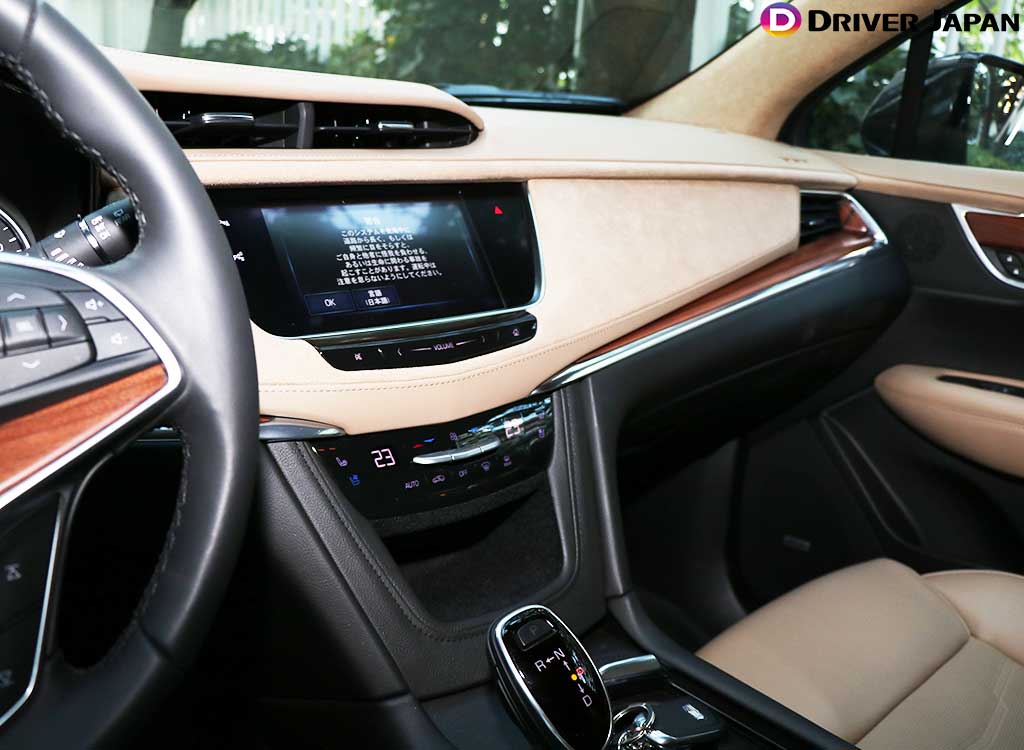 「キャデラック (XT5/クロスオーバー) 」の車内