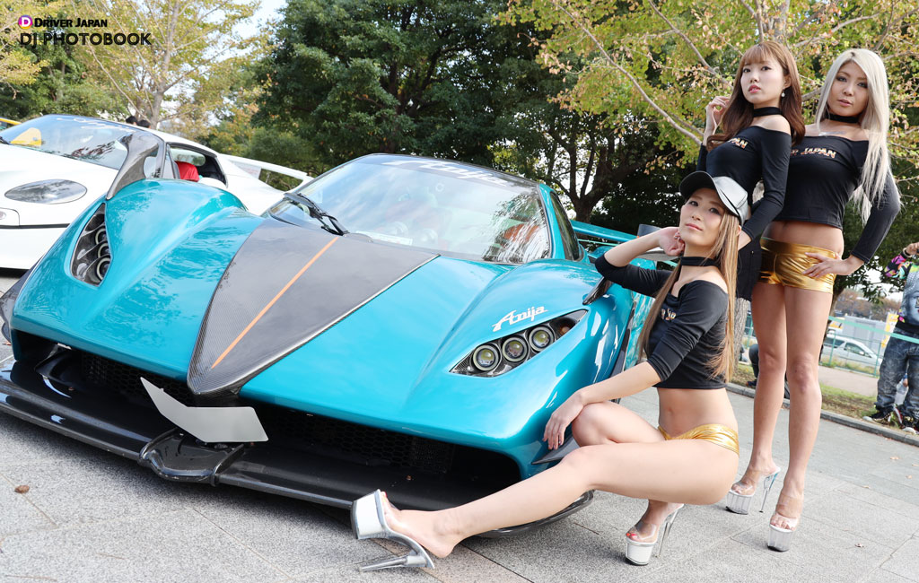 パガー二車両と車両立ち撮影するCHIHIRO