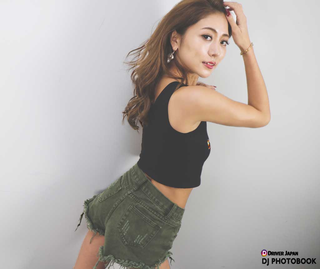 LISAちゃんの振り向きポーズ