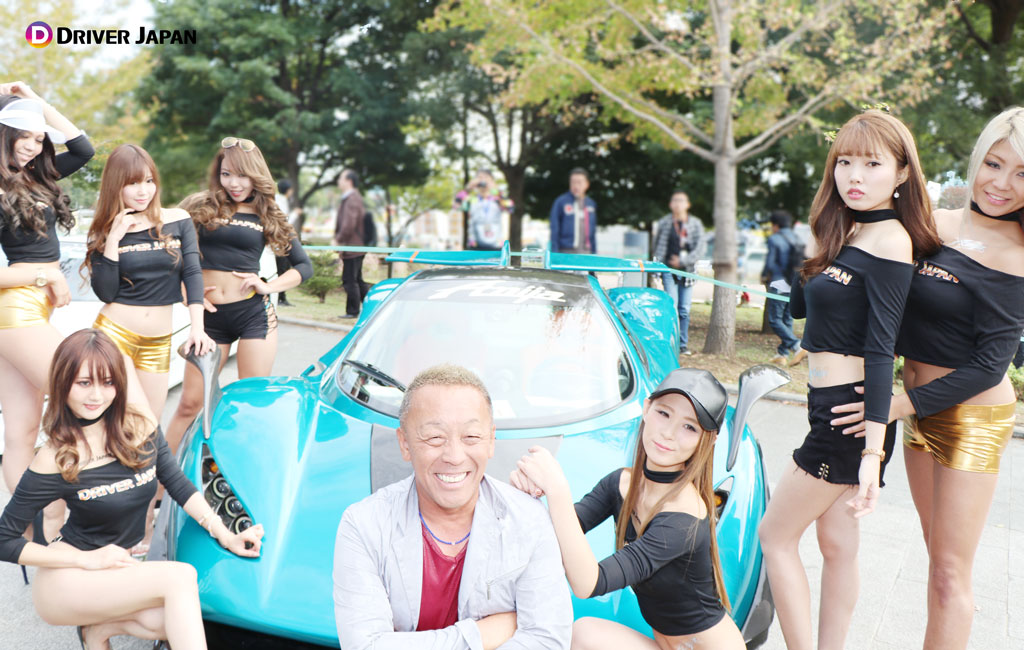 anija brand officeブース前でスタッフさんと記念撮影