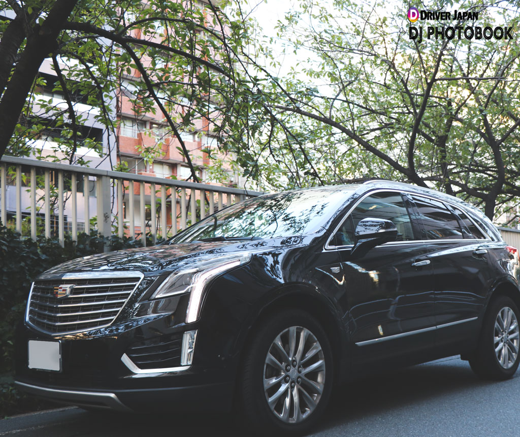 黒のキャデラックXT5