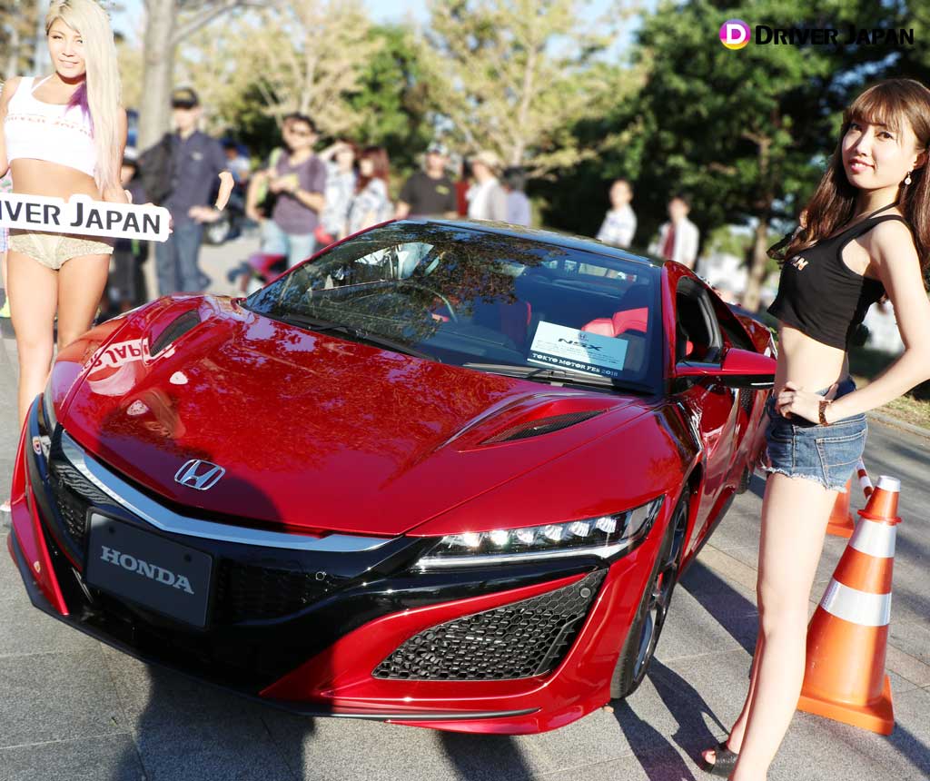 NSXと撮影するLINAちゃんとYUIKAちゃん