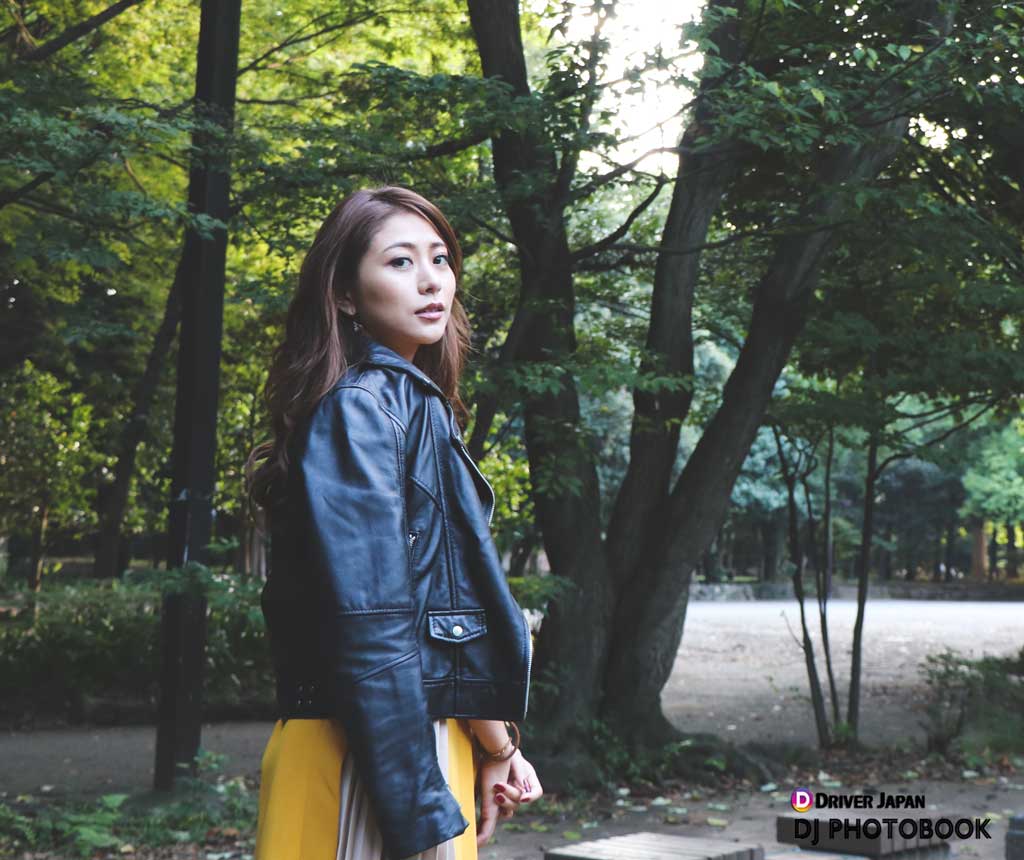 公園で散歩するLISA