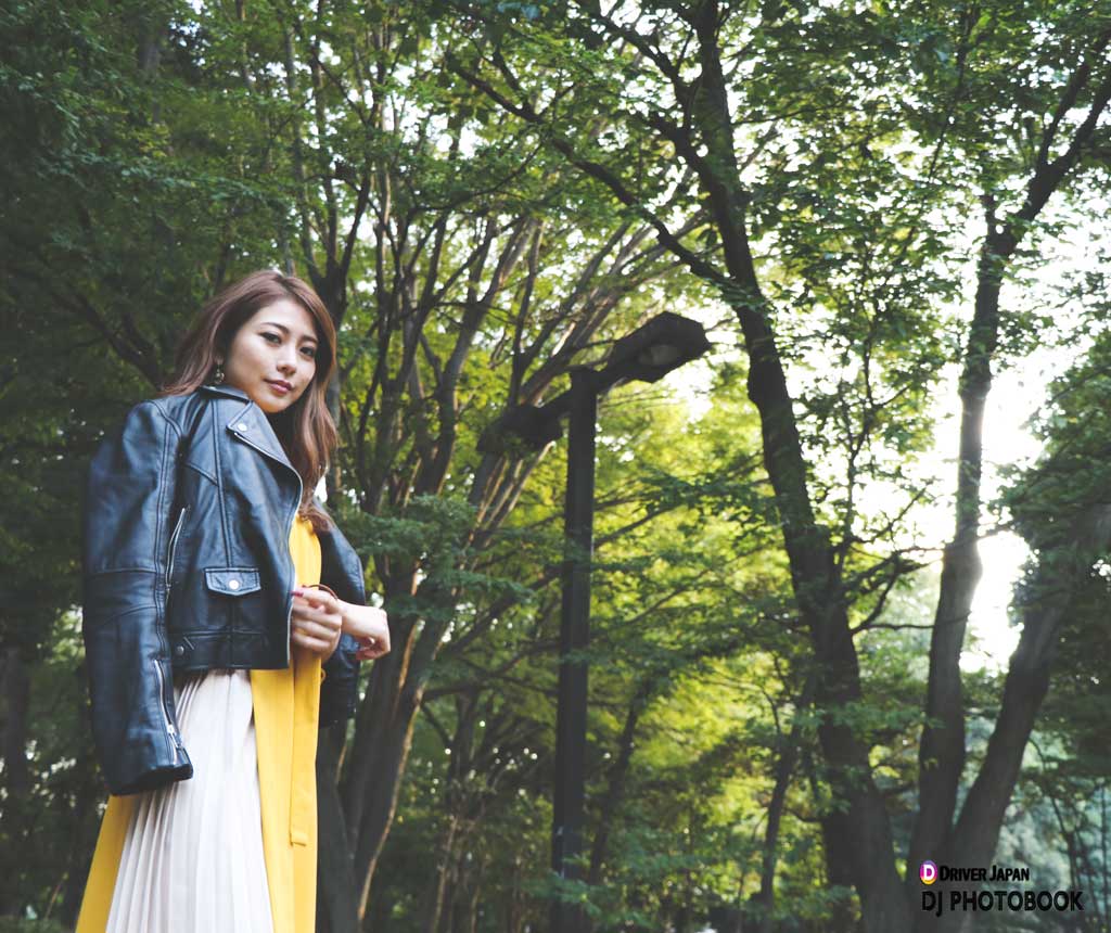 公園でほほ笑むLISA