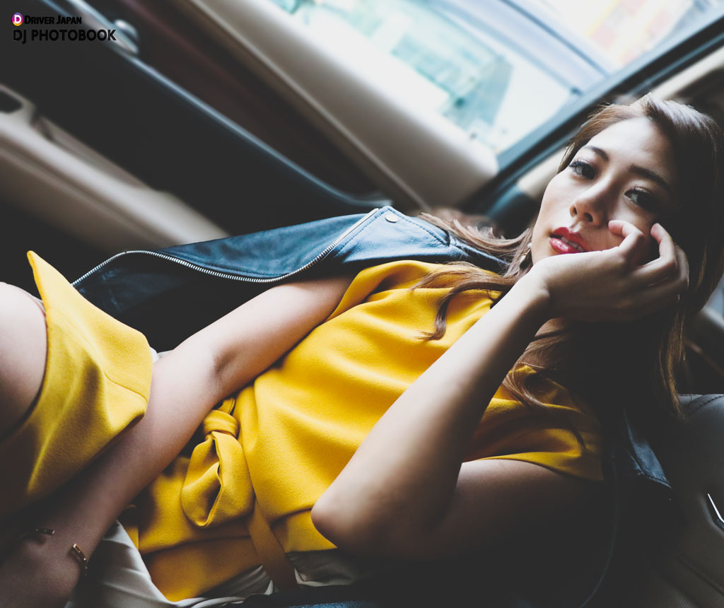 キャデラックXT5の助手席に座るLISAちゃん