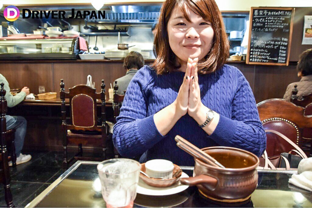 ビストロ喜楽亭　ごちそうさまをするあっこ