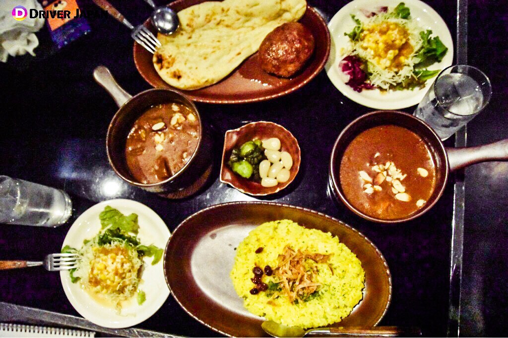 ビストロ喜楽亭　注文したカレー　ハンバーグカレー　スペシャルビーフカレー