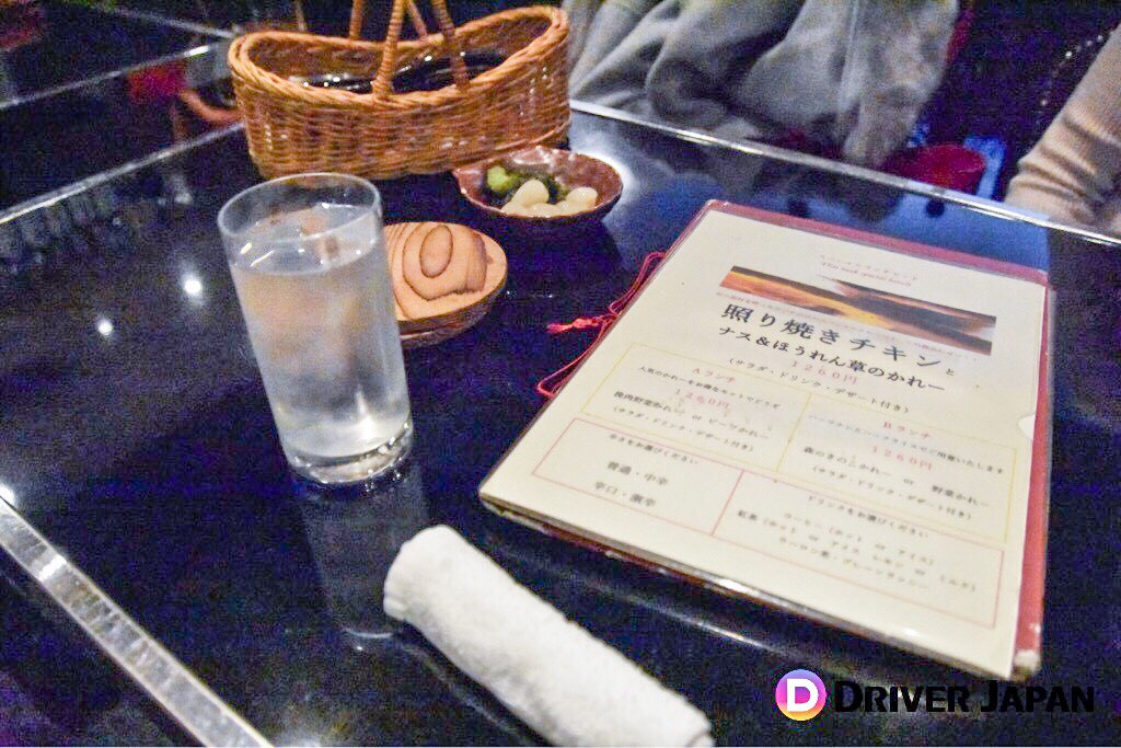 ビストロ喜楽亭　初めに出てくる　付け合せとメニュー表