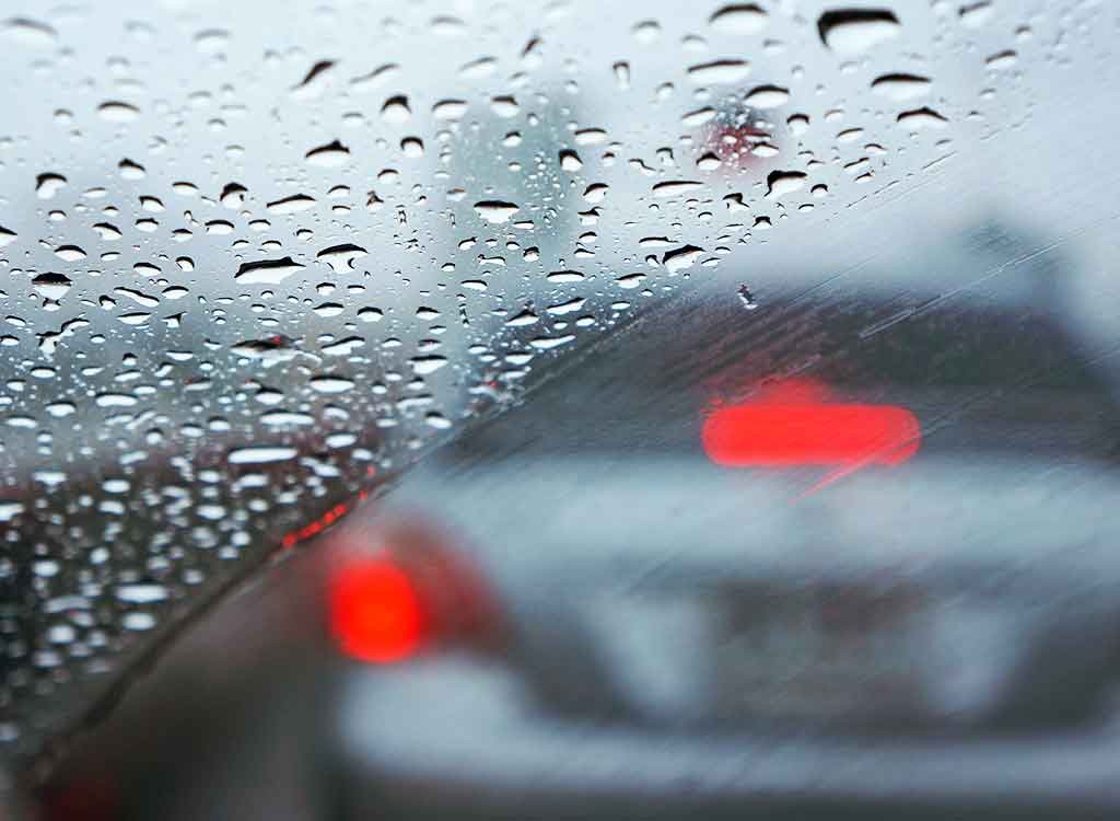 車の窓が曇ったフロントガラス