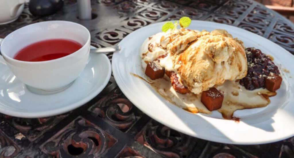 なぎさ橋珈琲 ほうじ茶ジェラートと生チョコの写真