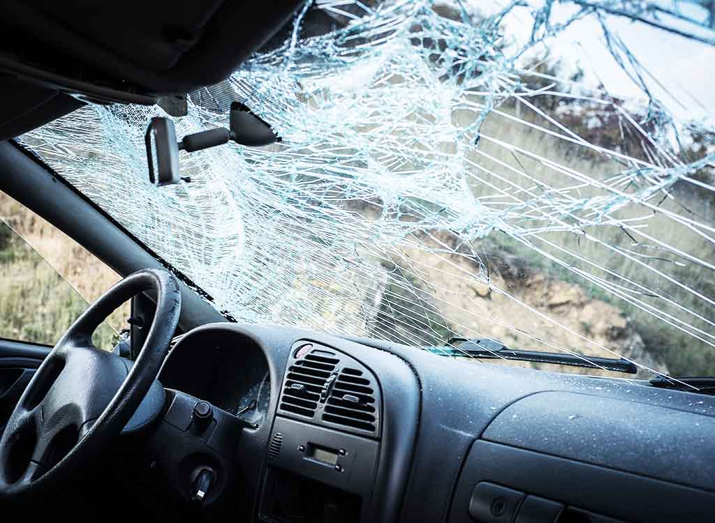 傷が付いたフロントガラス