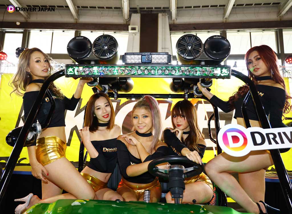 DRIVER JAPAN GIRLSとKICERブースの車両