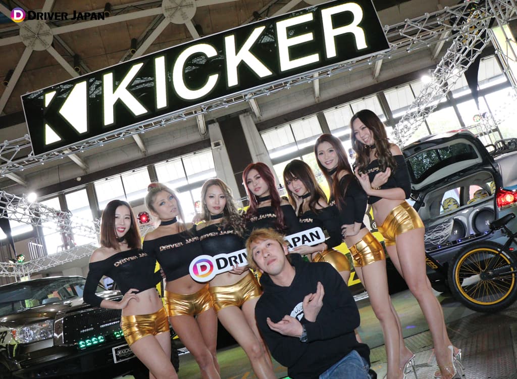 クロスファイブ2018ファイナル、KICKERブースでスタッフさんと記念撮影