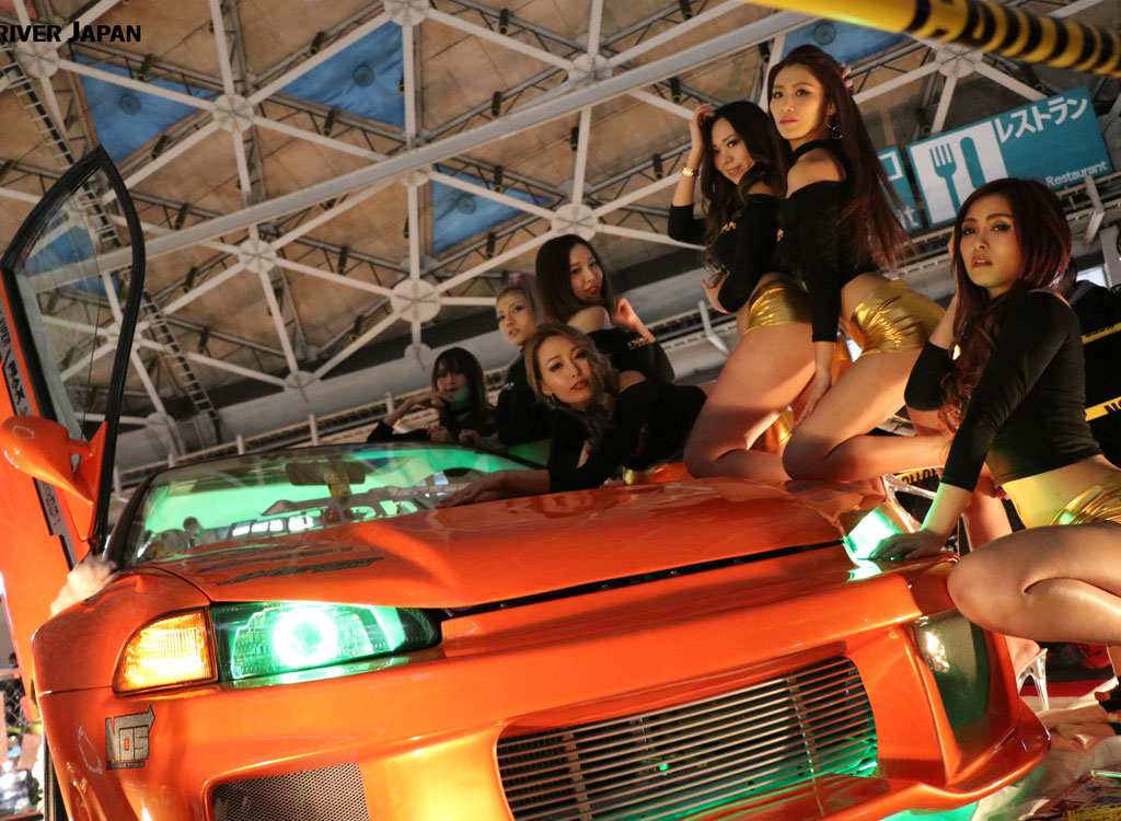 クロスファイブ展示車両とDRIVER JAPAN GIRLS
