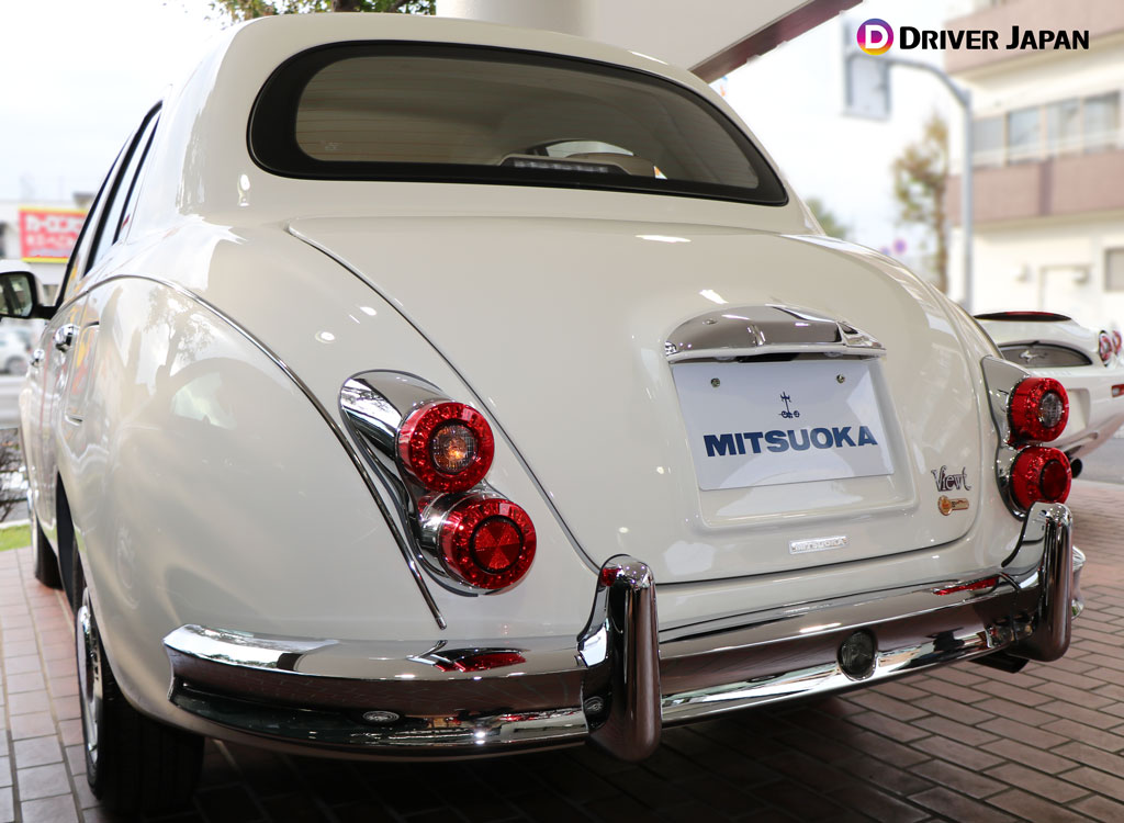 光岡自動車東京ショールームに展示された『ビュート』バックからの撮影