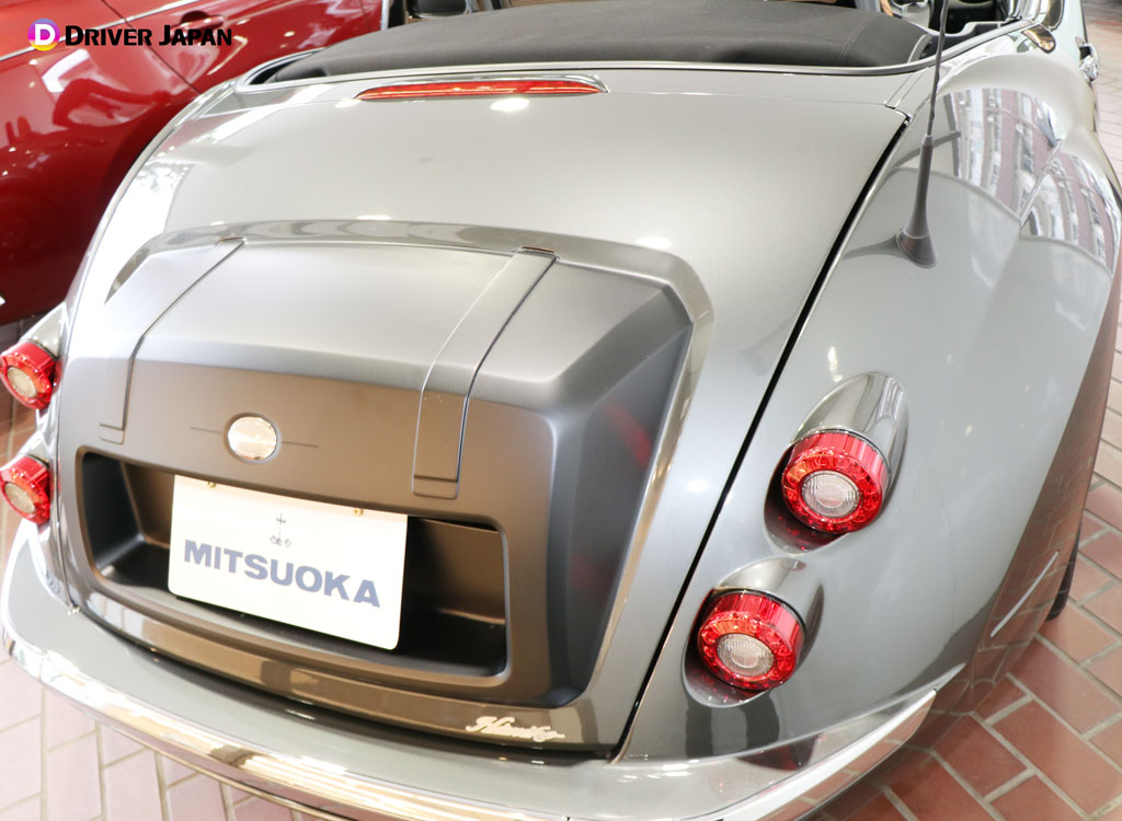 光岡自動車東京ショールームに展示された『ヒミコ』バックからの撮影