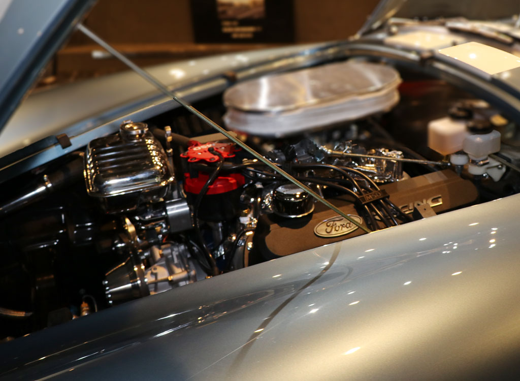 シェルビーコブラのエンジンルーム