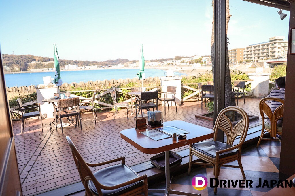 なぎさ橋珈琲　店内の様子　半テラス席の写真