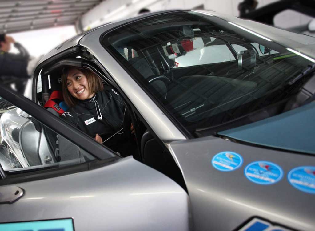 車に乗る池島実紅ちゃん