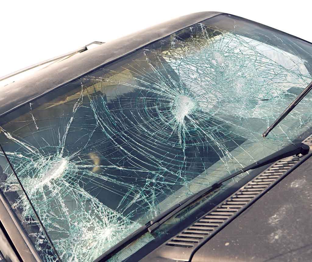 傷が付いたフロントガラス