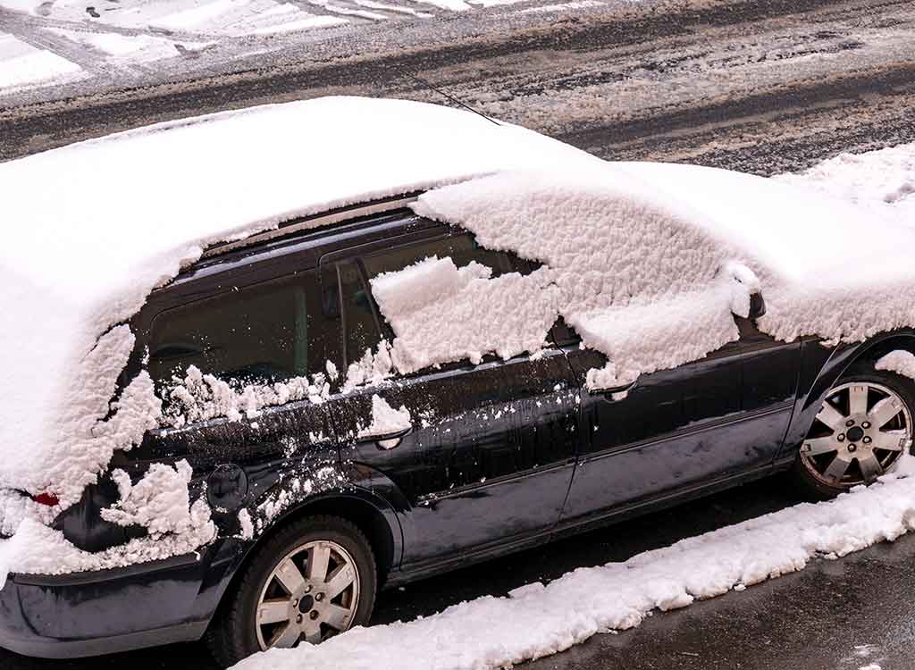 車に積もった雪