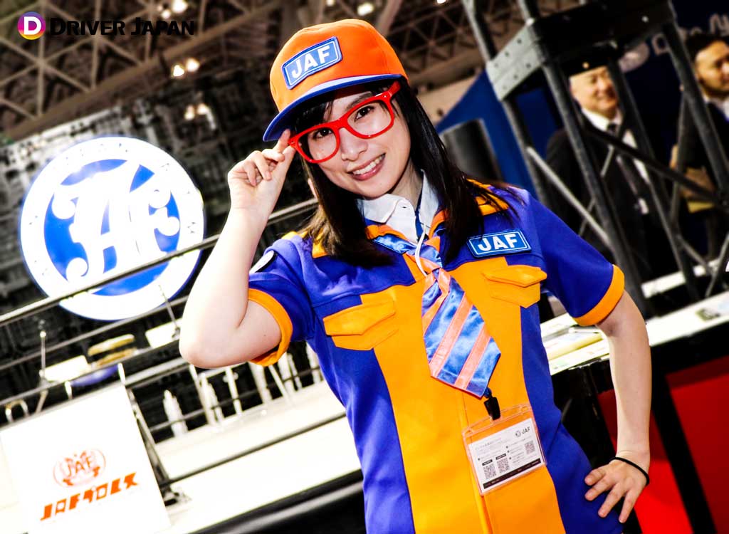 【日本自動車連盟（JAF）ブースのコンパニオンさん