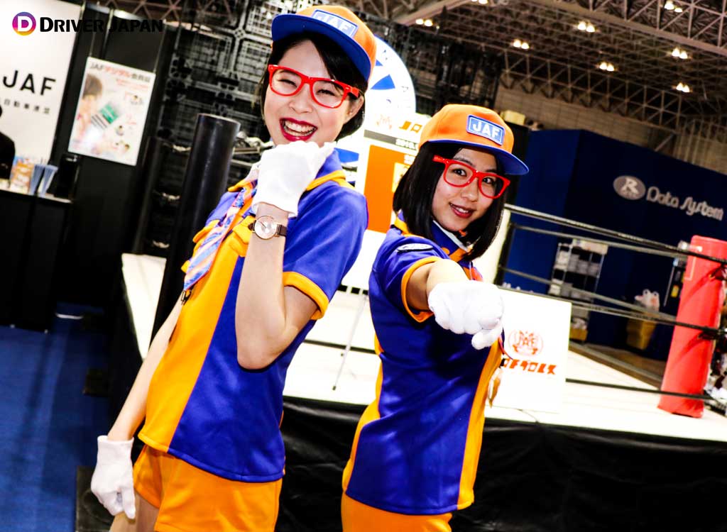 【日本自動車連盟（JAF）ブースのコンパニオンのお二人